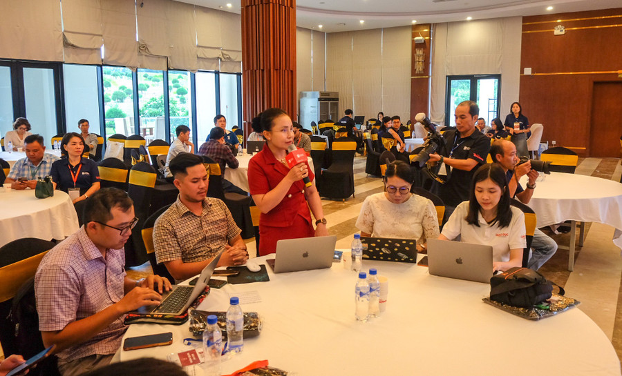 Phóng viên Báo Pháp luật Việt Nam nêu ý kiến tại họp báo. Ảnh: Ngọc Nhuận dscf2603.jpg