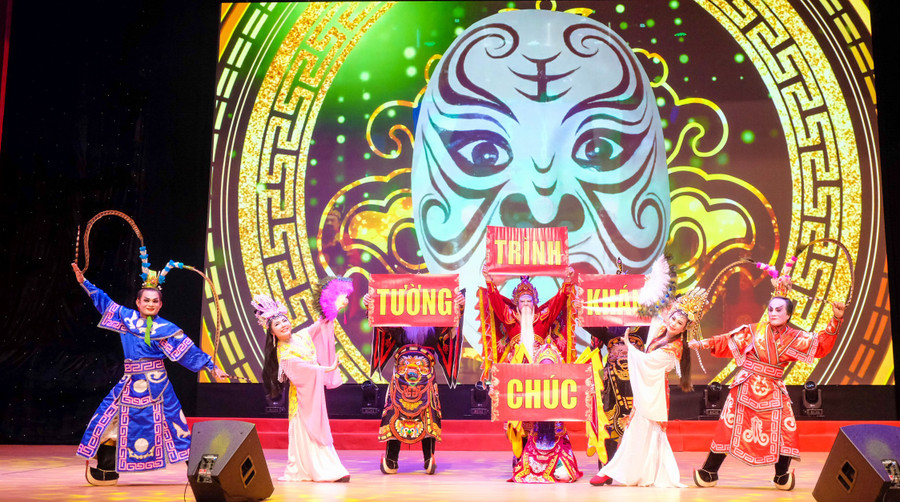 Múa Trình tường thể hiện nét vũ đạo, phục trang, hóa trang đặc trưng của hát bội Bình Định. Ảnh: Ngọc Nhuận tiet-muc-trinh-tuongjpg.jpg