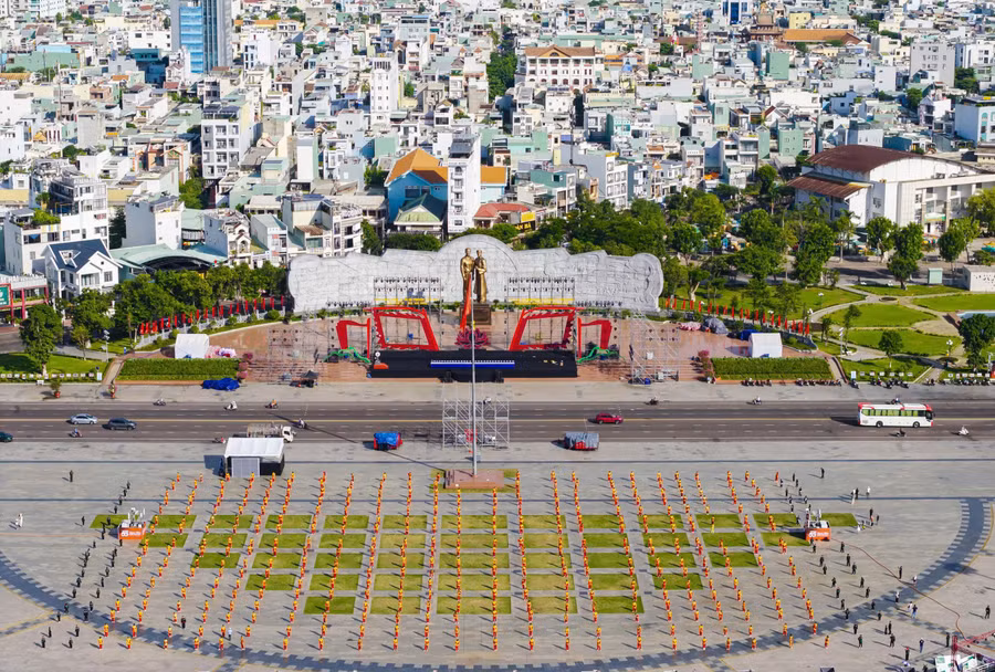 hang-tram-vo-sinh-den-tu-tinh-gia-lai-va-nhieu-tinh-thanh-trong-ca-nuoc-dong-dien-vo-co-truyen-tai-quang-truong-nguyen-tat-thanh-vao-sang-3-8-2.jpg