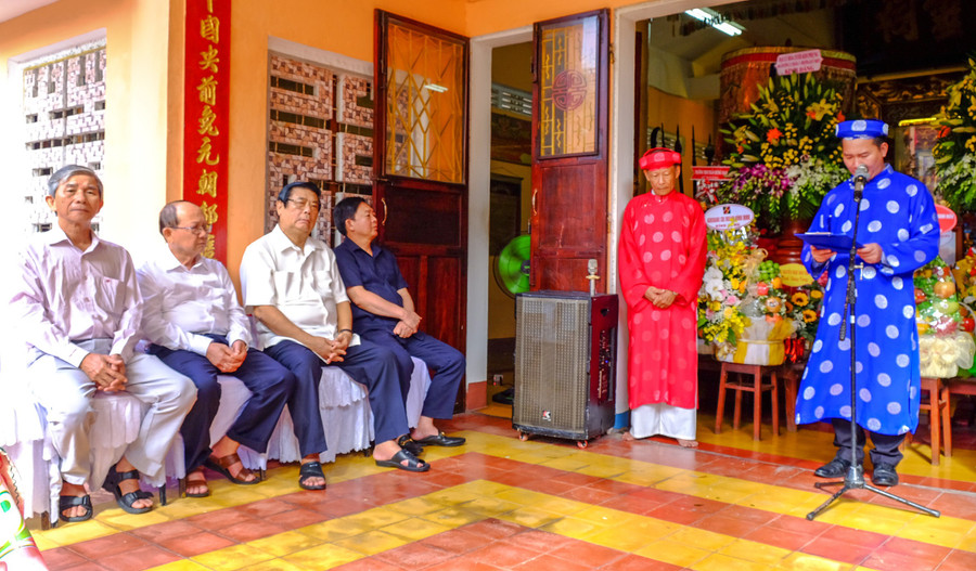 Đọc diễn văn ôn lại thân thế, sự nghiệp của Hưng Đạo đại vương Trần Quốc Tuấn. Ảnh: Ngọc Nhuận doc-dien-van-on-lai-than-the-su-nghiep-tran-hung-daojpg.jpg