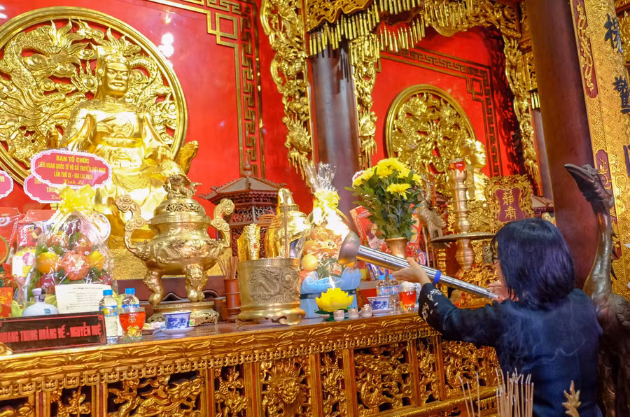 nghi-thuc-ruoc-lua-thieng-tai-den-tho-tay-son-tam-kiet-bieu-trung-cho-tinh-than-thuong-vo-va-su-lan-toa-cac-gia-tri-cua-vo-co-truyen-viet-nam-2.jpg
