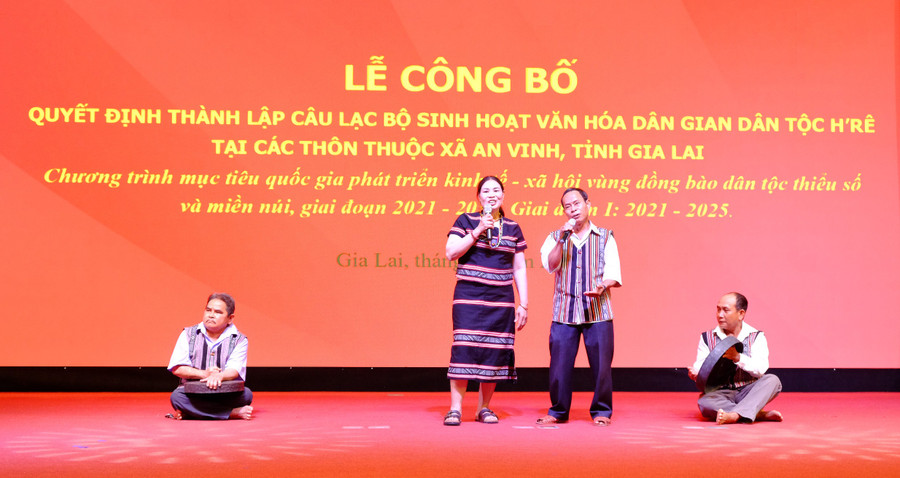 nghe-nhan-cau-lac-bo-bieu-dien-dan-ca-hrejpg.jpg