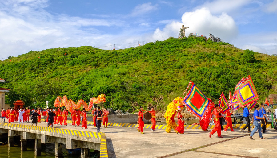 Đoàn rước trở về lại đền thờ Trần Hưng Đạo. Ảnh: Ngọc Nhuận doan-ruoc-giac-linh-duc-thanh-tran-ve-lai-den-thojpg.jpg