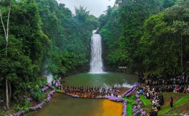 Măng Đen thu hút du khách bởi những hồ nước tĩnh lặng, thác nước hùng vĩ và những câu chuyện truyền thuyết Măng Đen thu hút du khách bởi những hồ nước tĩnh lặng, thác nước hùng vĩ và những câu chuyện truyền thuyết