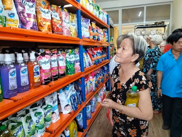 Trợ cấp hưu trí xã hội sẽ giúp cải thiện đời sống người lớn tuổi, nhất là người có thu nhập thấp, bấp bênh