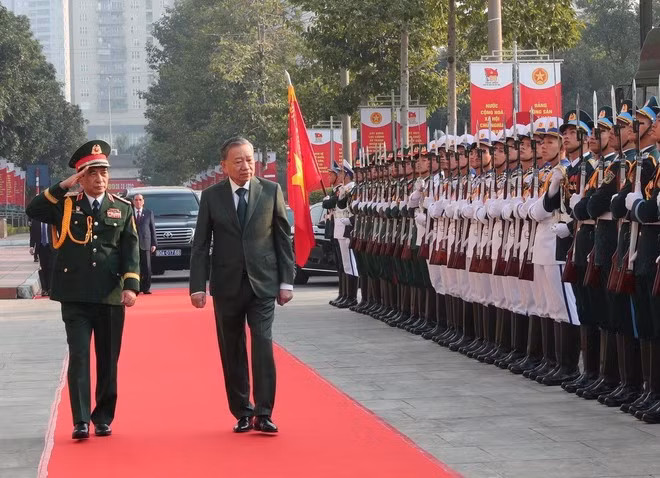 Tổng Bí thư đến dự Lễ kỷ niệm 80 năm Ngày thành lập Quân đội Nhân dân Việt Nam, 35 năm Ngày hội Quốc phòng toàn dân. (Ảnh: Thống Nhất/TTXVN)