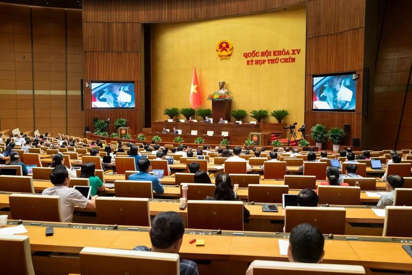 Trước khi bước vào phần thảo luận, Quốc hội đã xem một video clip tư liệu về thực trạng sản xuất, buôn bán hàng giả, đặc biệt là thuốc giả. (Ảnh: CTV/Vietnam+) Trước khi bước vào phần thảo luận, Quốc hội đã xem một video clip tư liệu về thực trạng sản xuất, buôn bán hàng giả, đặc biệt là thuốc giả. (Ảnh: CTV/Vietnam+)