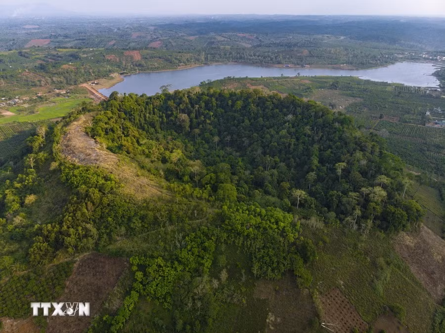 Núi lửa Nâm Gle, xã Thuận An, huyện Đắk Mil, tỉnh Đắk Nông. (Ảnh: TTXVN phát)