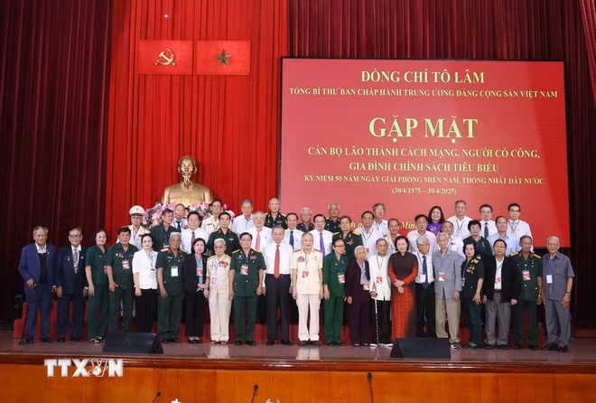 Tổng Bí thư Tô Lâm và các đại biểu. (Ảnh: Thống Nhất/TTXVN)