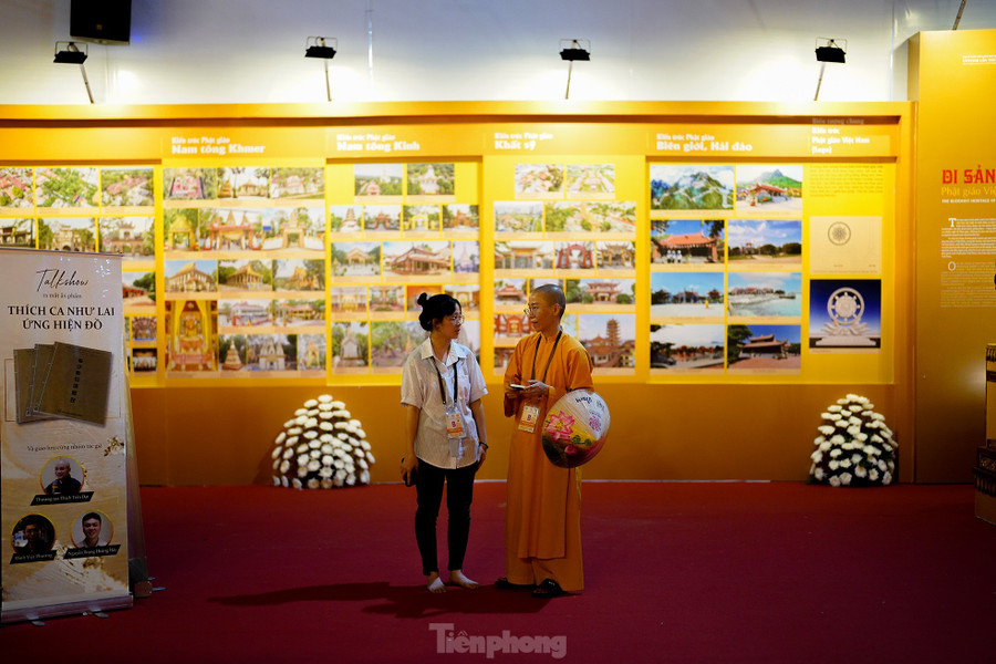 Triển lãm “Văn hóa Phật giáo Việt Nam" là hoạt động nằm trong khuôn khổ Đại lễ Vesak Liên Hợp Quốc 2025. Triển lãm giới thiệu những nét khái quát về văn hóa Phật giáo Việt Nam trên các khía cạnh ngôn ngữ, pháp phục, kiến trúc, di sản, qua đó thể hiện sự phong phú, đa dạng của văn hóa Phật giáo Việt Nam. Triển lãm “Văn hóa Phật giáo Việt Nam" là hoạt động nằm trong khuôn khổ Đại lễ Vesak Liên Hợp Quốc 2025. Triển lãm giới thiệu những nét khái quát về văn hóa Phật giáo Việt Nam trên các khía cạnh ngôn ngữ, pháp phục, kiến trúc, di sản, qua đó thể hiện sự phong phú, đa dạng của văn hóa Phật giáo Việt Nam.