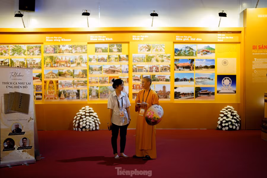 Triển lãm “Văn hóa Phật giáo Việt Nam" là hoạt động nằm trong khuôn khổ Đại lễ Vesak Liên Hợp Quốc 2025. Triển lãm giới thiệu những nét khái quát về văn hóa Phật giáo Việt Nam trên các khía cạnh ngôn ngữ, pháp phục, kiến trúc, di sản, qua đó thể hiện sự phong phú, đa dạng của văn hóa Phật giáo Việt Nam.