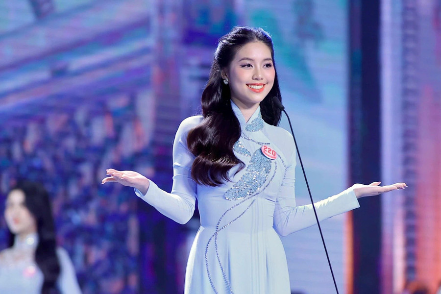 Tại vòng chung khảo vừa diễn ra ở Hà Nội, Trần Ngọc Châu Anh nổi bật với gương mặt khả ái, sáng sân khấu, vóc dáng cân đối