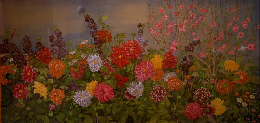 Khu vườn mùa xuân với rộn ràng hoa lá của Vũ Thùy Mai