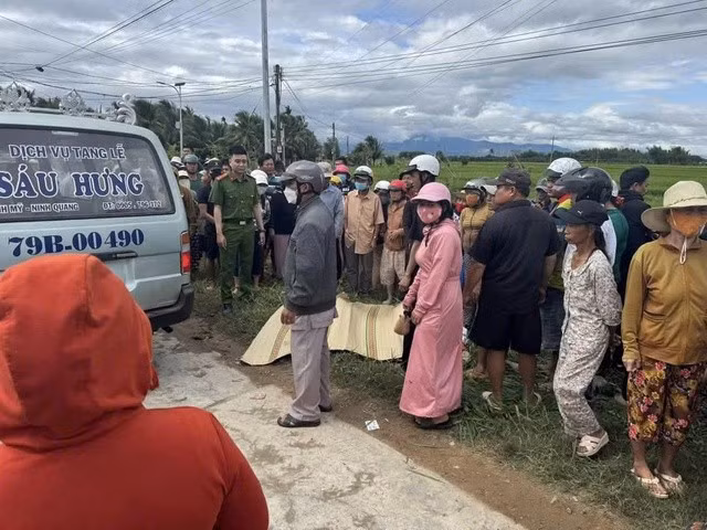Cơ quan chức năng đang làm rõ vụ việc, bàn giao thi thể để gia đình mai táng, Ảnh: Ninh Hòa