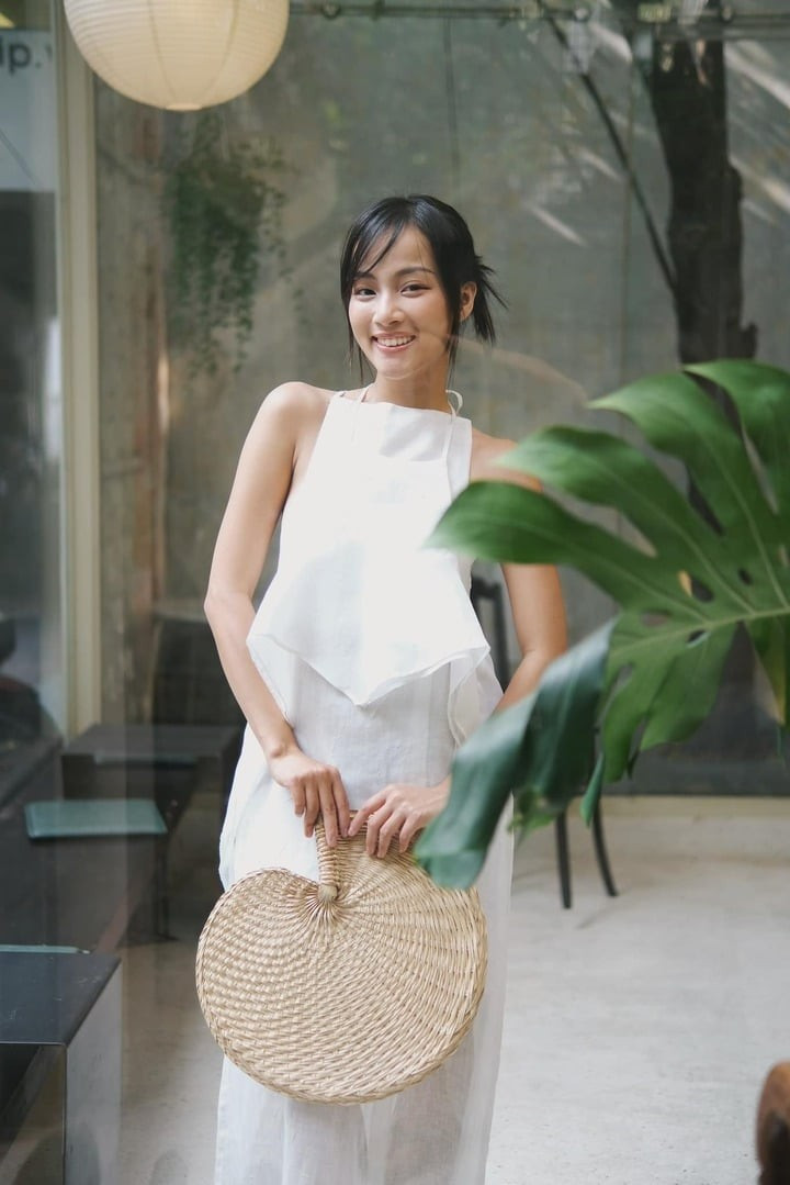 Nhan sắc thu hút giúp trang cá nhân của nữ diễn viên hơn 31 nghìn người theo dõi. Nhan sắc thu hút giúp trang cá nhân của nữ diễn viên hơn 31 nghìn người theo dõi.
