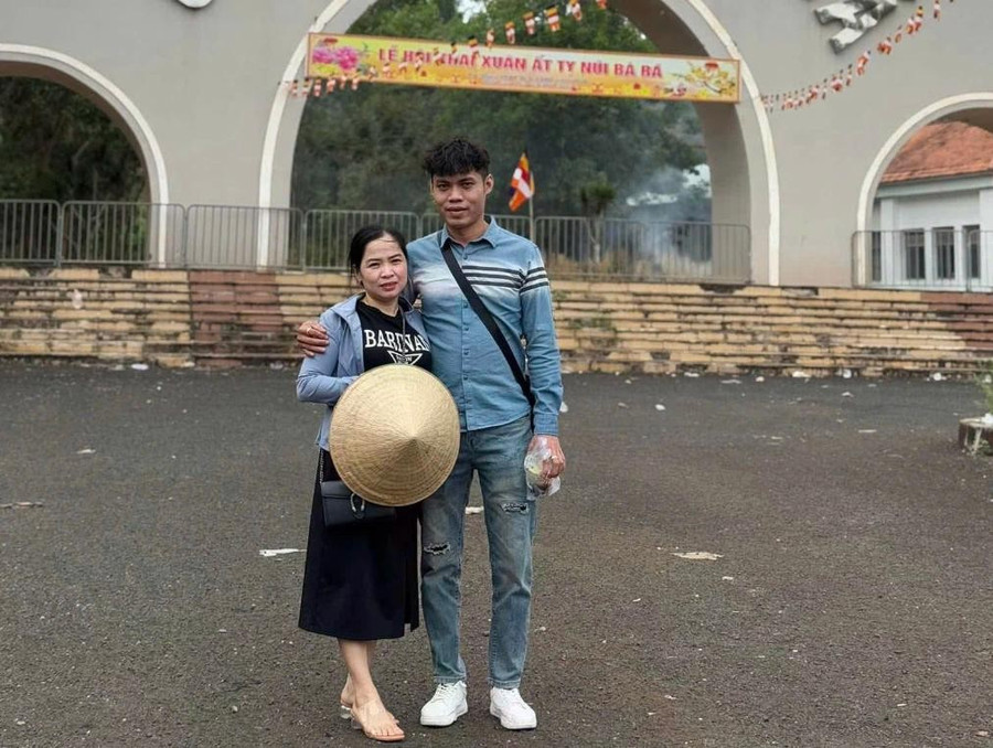 Với anh Đăng, việc nấu nướng, vào bếp không chỉ là công việc của phụ nữ như một số người quan niệm Với anh Đăng, việc nấu nướng, vào bếp không chỉ là công việc của phụ nữ như một số người quan niệm