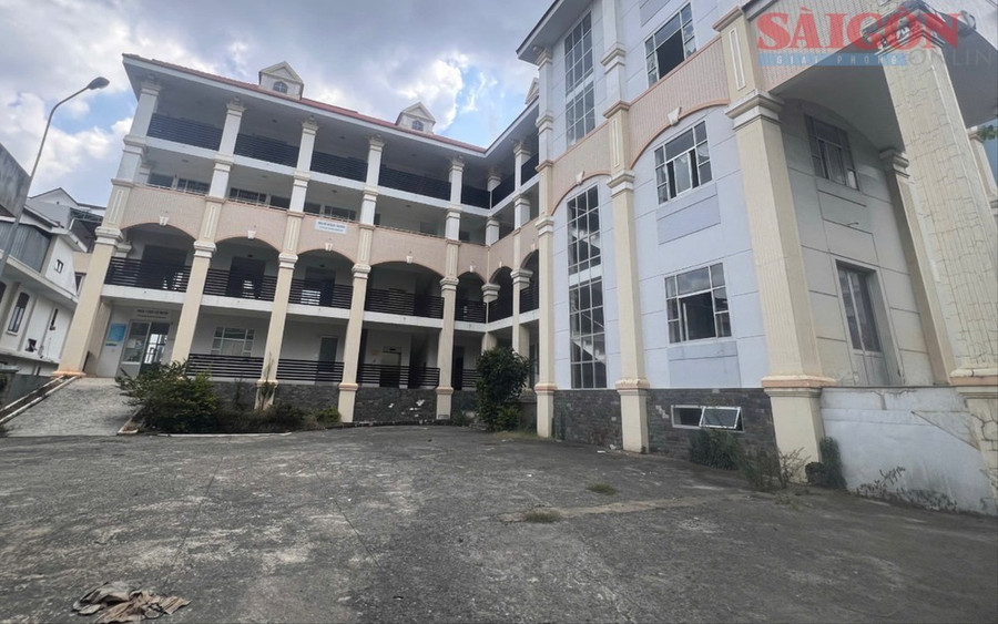 Ban Bảo vệ sức khỏe cán bộ tỉnh Lâm Đồng có diện tích hơn 2.600m2 dự kiến làm nơi ở cho cán bộ, công chức sau sáp nhập. Ảnh: ĐOÀN KIÊN Ban Bảo vệ sức khỏe cán bộ tỉnh Lâm Đồng có diện tích hơn 2.600m2 dự kiến làm nơi ở cho cán bộ, công chức sau sáp nhập. Ảnh: ĐOÀN KIÊN