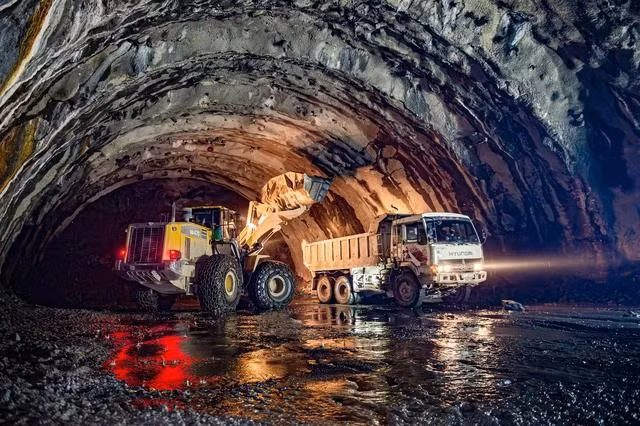 Phương tiện thi công trong hầm Tuy An