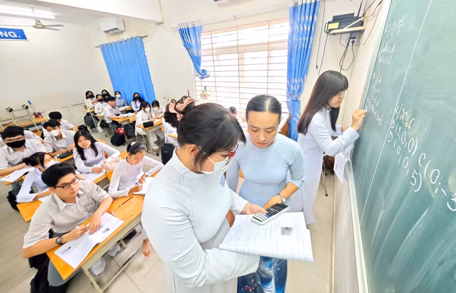 Học sinh một trường THPT tại TP.HCM học 2 buổi/ngày