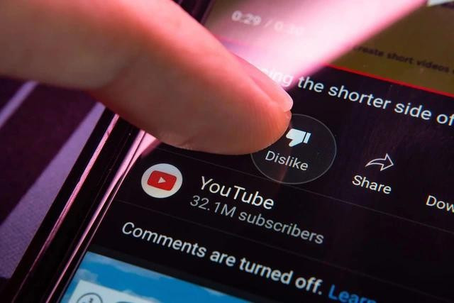 YouTube ngày càng bổ sung tính năng và gây phiền nhiễu cho người xem YouTube ngày càng bổ sung tính năng và gây phiền nhiễu cho người xem