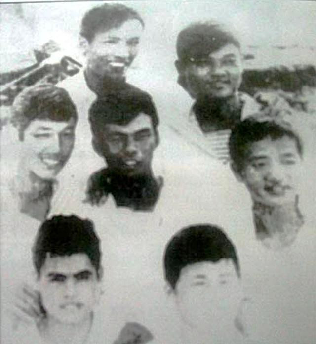 7 cán bộ, chiến sĩ đảo Phan Vinh (Trường Sa) trôi dạt 8 ngày đêm trên biển, sau khi được tàu 641 tìm thấy và đưa về đảo 7 cán bộ, chiến sĩ đảo Phan Vinh (Trường Sa) trôi dạt 8 ngày đêm trên biển, sau khi được tàu 641 tìm thấy và đưa về đảo