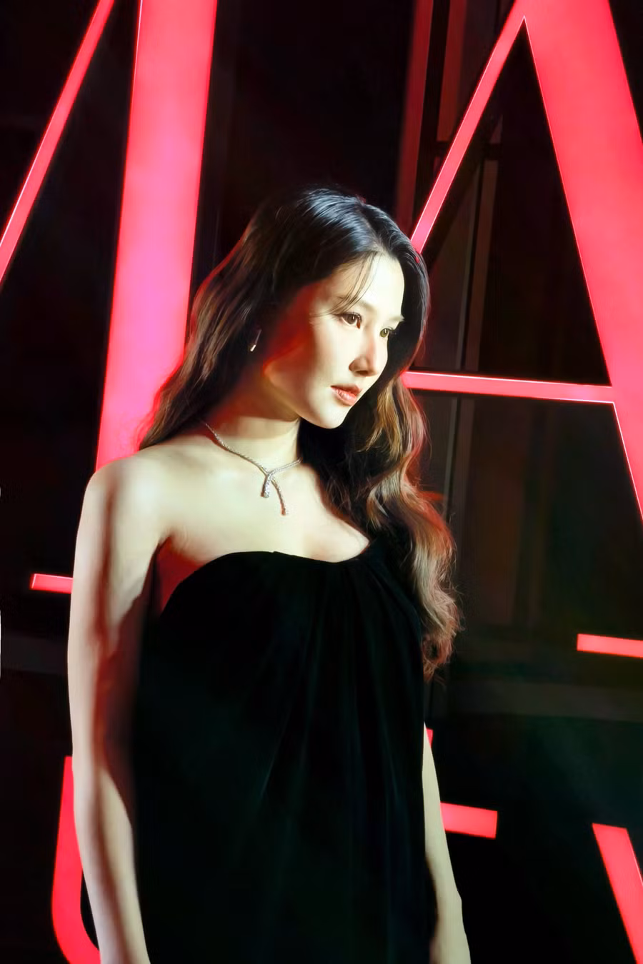 Chia sẻ với Thanh Niên, nữ chính Gái già lắm chiêu cho biết: "Khi đến đây mình có cảm giác choáng ngợp một chút vì ở nhà chỉ có con và gia đình thôi. Mình cũng hơi hồi hộp vì không biết vóc dáng lên hình có bị béo hơn không vì mình mới sinh con được hơn 2 tháng thôi. Cuộc sống của tôi vui hơn rất nhiều, ý nghĩa và hạnh phúc từ lúc có con". Ảnh: M.H