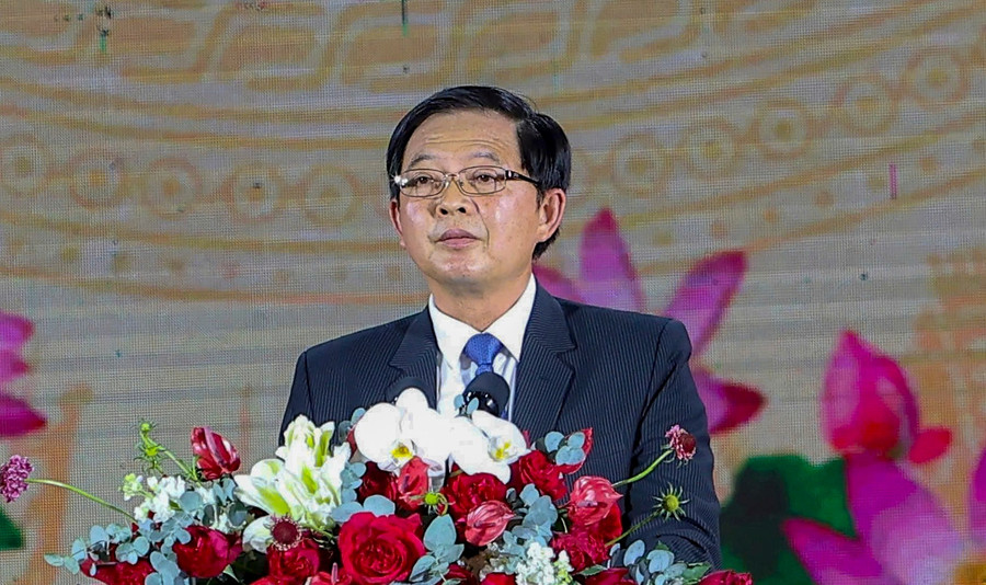 Ông Hồ Quốc Dũng – Bí thư Tỉnh ủy Bình Định đọc diễn văn. Ảnh: Trương Định Ông Hồ Quốc Dũng – Bí thư Tỉnh ủy Bình Định đọc diễn văn. Ảnh: Trương Định