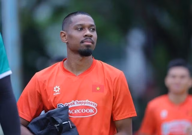 Hậu vệ Cao Pendant Quang Vinh là sự bổ sung đáng kể vào thành phần của đội tuyển Việt Nam