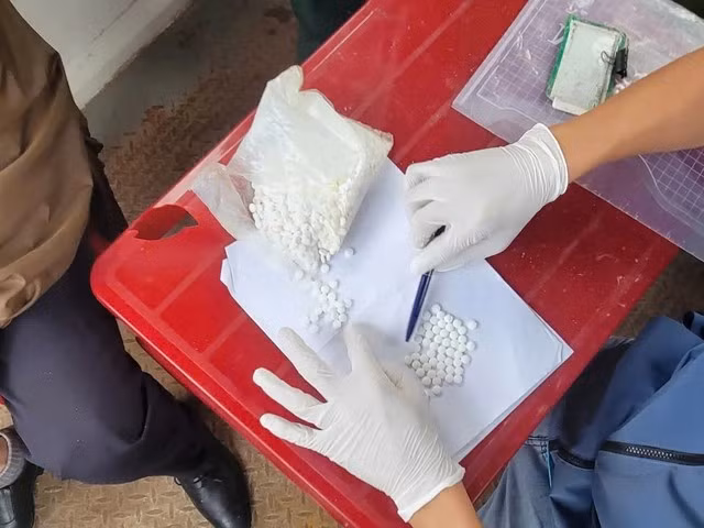 Kiểm tra số lượng các viên nén nghi là ma túy