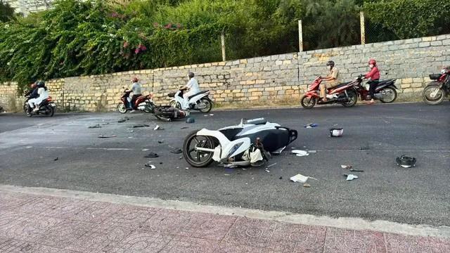 Hai xe máy đều hư hỏng nặng