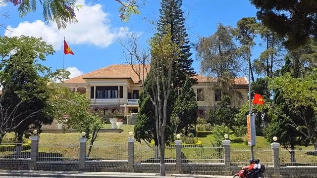 Trụ sở UBND tỉnh Lâm Đồng hiện nay dự kiến là trụ sở của UBND tỉnh Lâm Đồng mới sau sáp nhập 3 tỉnh Lâm Đồng, Bình Thuận, Đắk Nông