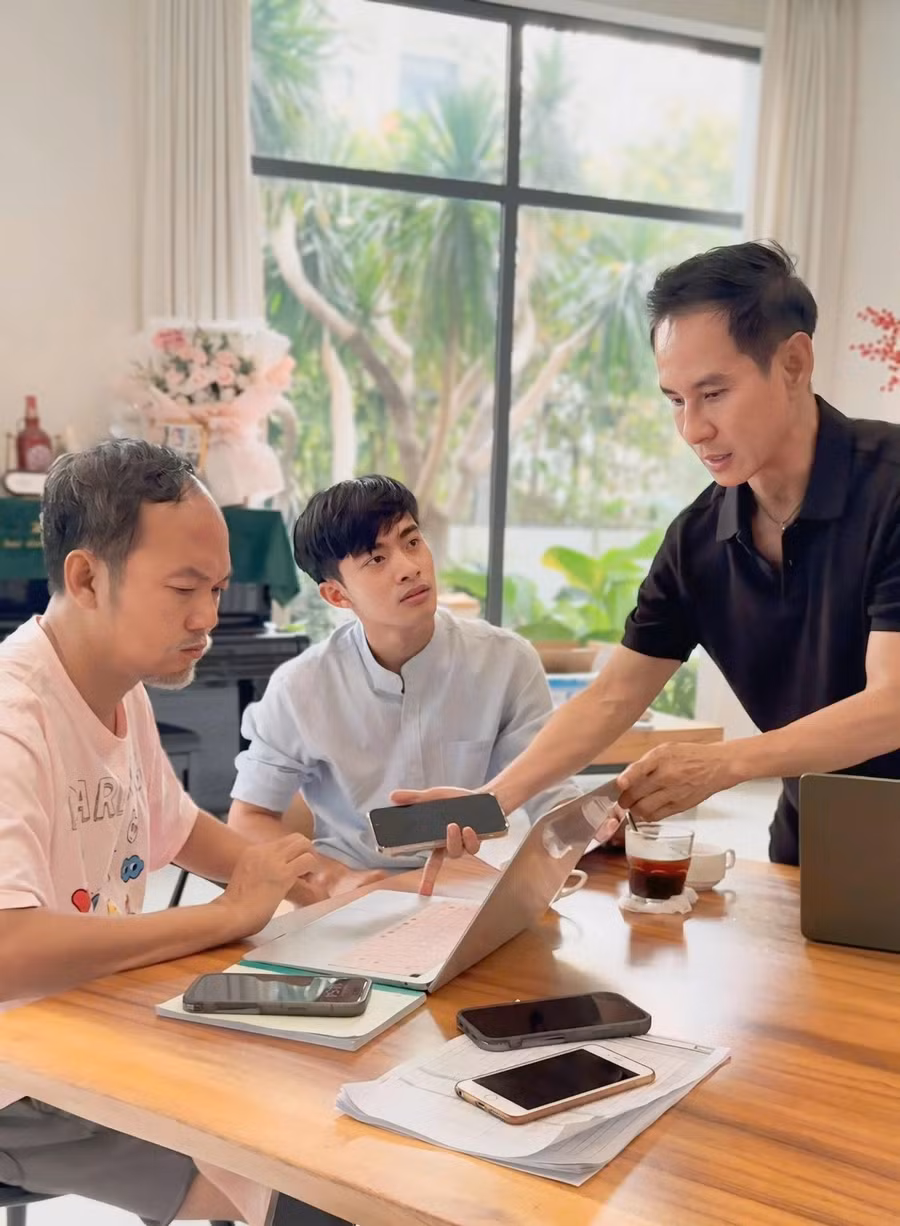 Trong dàn diễn viên tham gia trong dự án Lật mặt 8: Vòng tay nắng, sự góp mặt của TikToker Lê Tuấn Khang nhận được sự quan tâm của khán giả