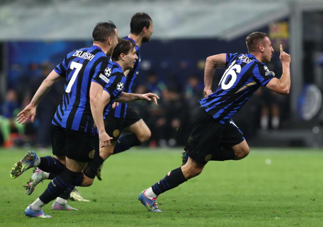 Inter Milan vỡ òa niềm vui Inter Milan vỡ òa niềm vui