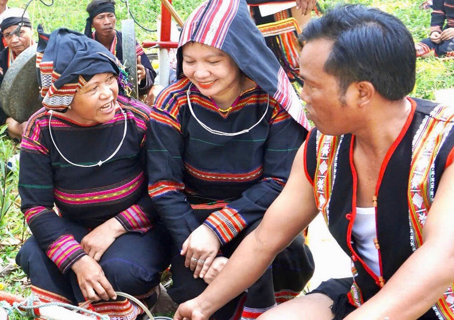 Người dân buôn Chư Krih gìn giữ và phát huy những giá trị văn hóa dân tộc. Ảnh: G.H nguoi-dan-buon-chu-krih-van-gin-giu-va-phat-huy-nhung-gia-tri-van-hoa-dan-toc.jpg