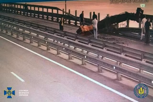 Hình ảnh cầu Crimea hư hại sau vụ nổ