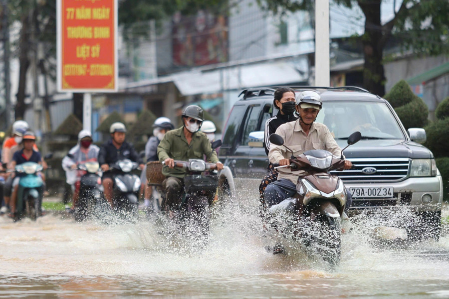 Một số khu vực đường 23 tháng 10 hiện vẫn còn ngập khá sâu Một số khu vực đường 23 tháng 10 hiện vẫn còn ngập khá sâu
