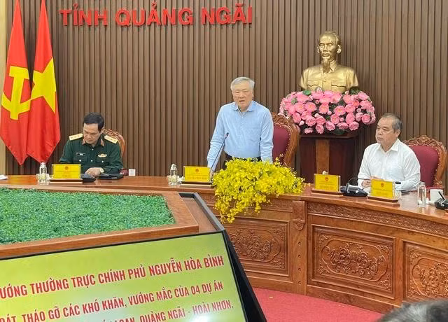 Phó thủ tướng Nguyễn Hòa Bình chỉ đạo tại buổi làm việc