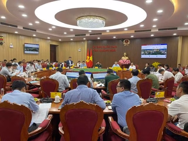 Quang cảnh buổi làm việc tại UBND tỉnh Quảng Ngãi