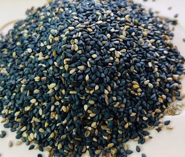 Trong hạt vừng chứa khoảng 40-60% dầu, 22% chất đạm và nhiều vitamin khoáng chất