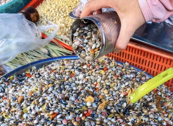 Ốc lễ thường được bán theo từng lon.