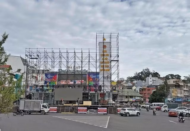 Sân khấu ngoài trời Rạp 3.4 – khu Hòa Bình (phố đi bộ của Đà Lạt) sẽ diễn ra đêm nhạc của The Big Day