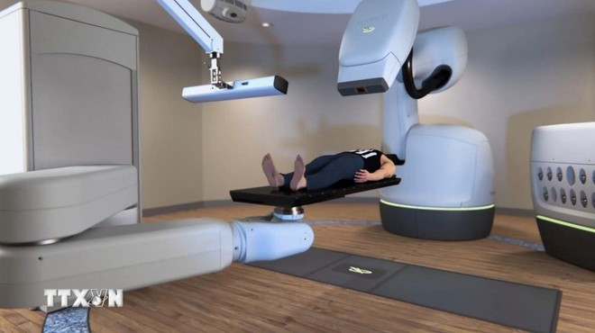 Hình ảnh mô phỏng hệ thống robot xạ phẫu CyberKnife S7 có tích hợp trí tuệ nhân tạo. (Ảnh: TTXVN phát) Hình ảnh mô phỏng hệ thống robot xạ phẫu CyberKnife S7 có tích hợp trí tuệ nhân tạo. (Ảnh: TTXVN phát)
