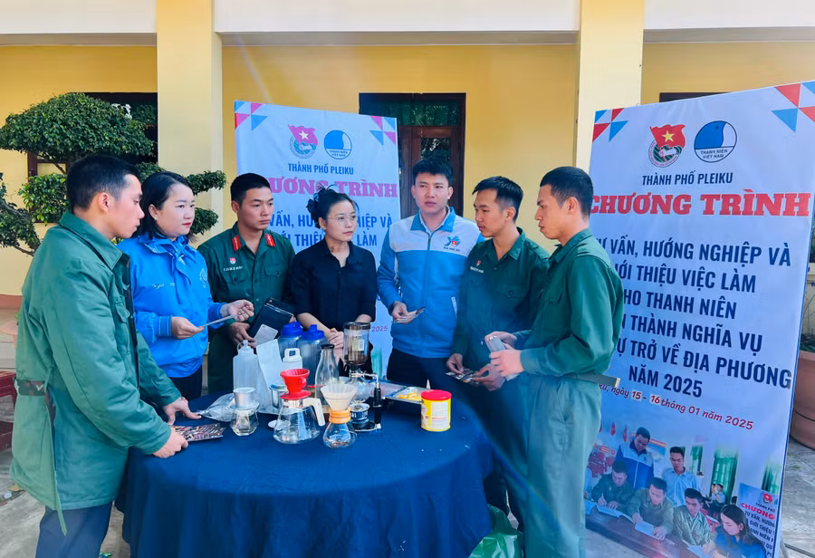thanh-doan-hoi-lhtn-viet-nam-tp-pleiku-moi-don-vi-tu-van-gioi-thieu-viec-lam-cho-thanh-nien-xuat-ngu.jpg