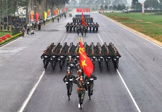 Lực lượng của Bộ Quốc phòng tập luyện chuẩn bị cho lễ diễu binh, diễu hành 50 năm đất nước thống nhất
