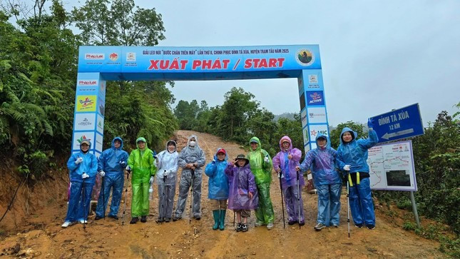 Người mới tham gia trekking có thể tham gia các nhóm tìm đồng đội trên mạng xã hội. Tuy nhiên, trước khi bắt đầu chuyến đi cần tìm hiểu kỹ thông tin người đồng hành và tham khảo ý kiến người quen. Ảnh: Mây và Núi Người mới tham gia trekking có thể tham gia các nhóm tìm đồng đội trên mạng xã hội. Tuy nhiên, trước khi bắt đầu chuyến đi cần tìm hiểu kỹ thông tin người đồng hành và tham khảo ý kiến người quen. Ảnh: Mây và Núi