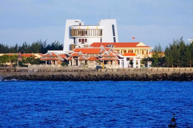 Trung tâm đảo Đá Tây hôm nay