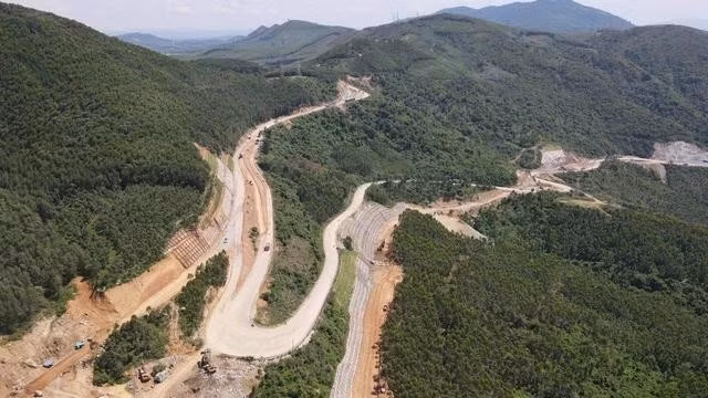 Đèo An Khê trên QL19 hiểm trở, gây khó khăn cho các phương tiện lưu thông