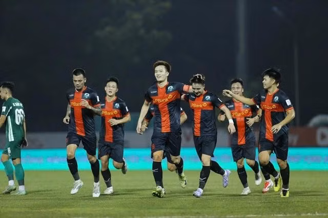 Hoàng Đức ghi bàn thắng thứ 4, bắt kịp Công Phượng trong cuộc đua đến danh hiệu Vua phá lưới giải hạng nhất mùa này