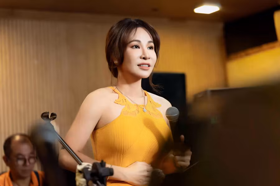 Liveshow Uyên Linh 'cháy vé'- Ảnh 2.