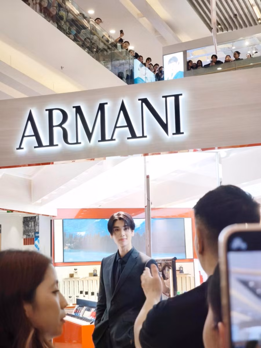 Diễn viên Dunk Natachai sinh năm 2000, sở hữu chiều cao 1,85m. Anh được biết đến nhờ bộ phim Sky: Star in My Mind. Ảnh: M.H